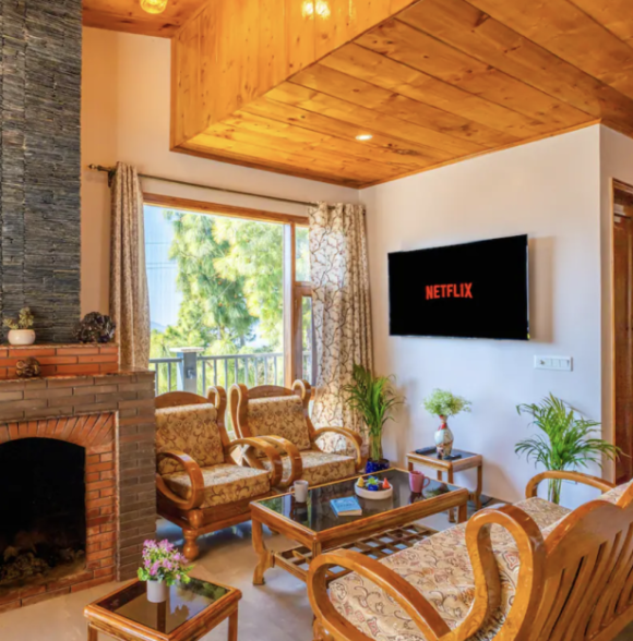 Scenic 3 BR Villa near Kasauli with WiFi, Cook, TV, etc